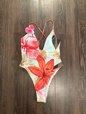 Floral 3D v-neck swimsuit